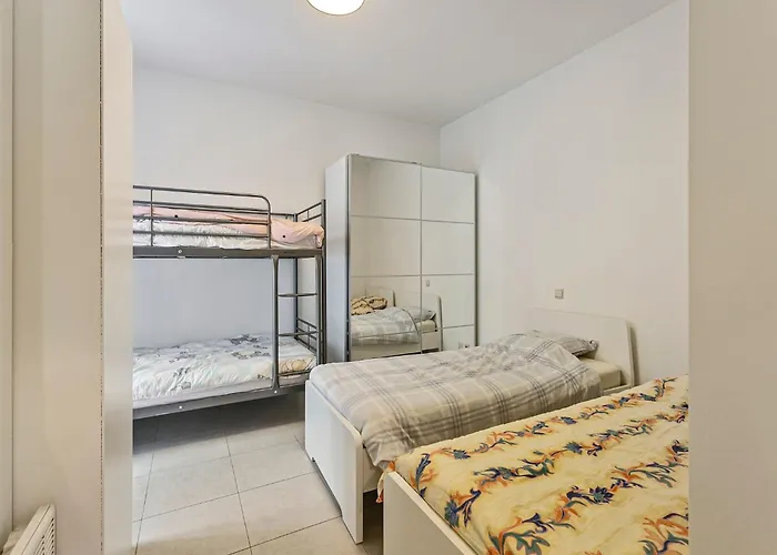 In Near The Marina 블랑켄베르크